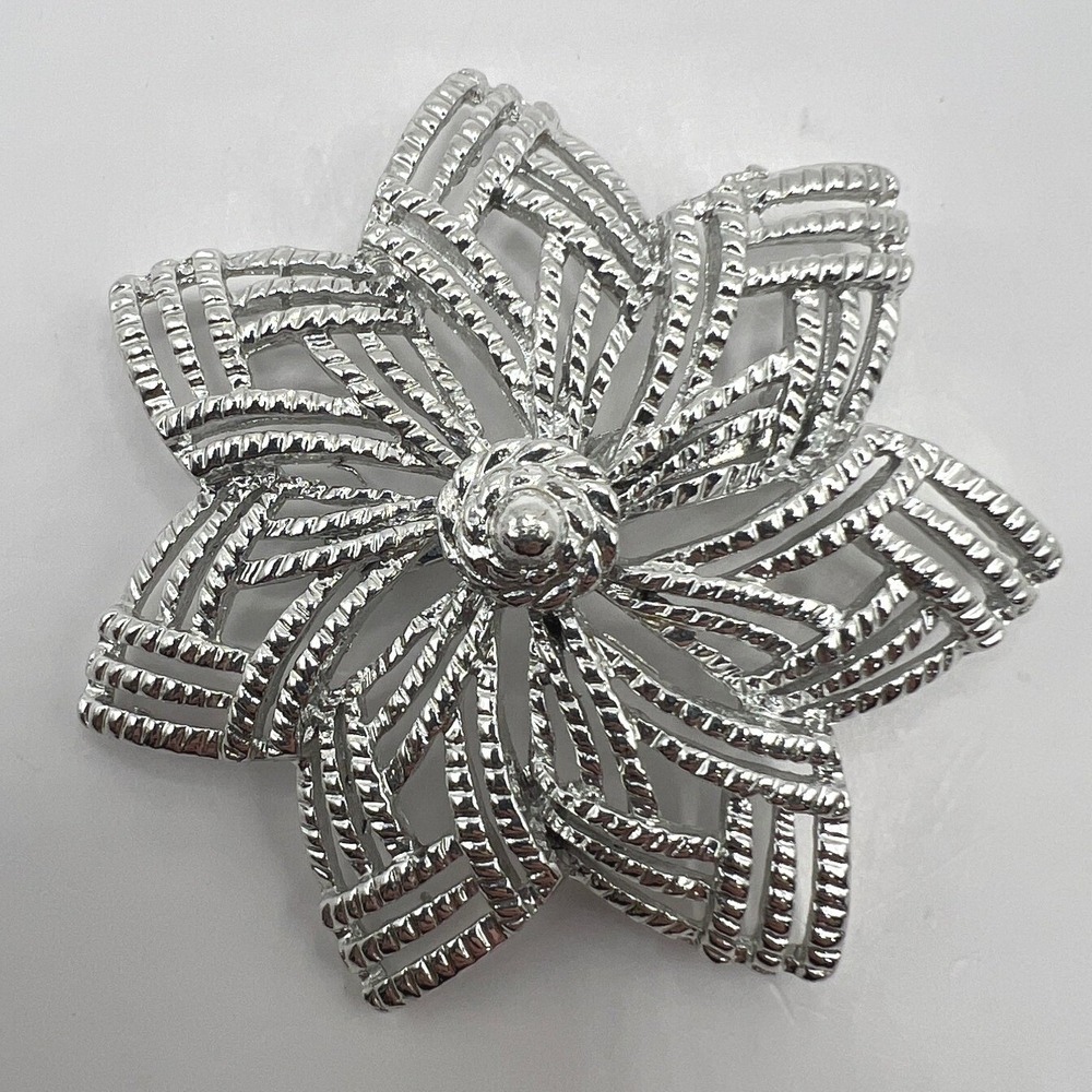 Vintage Gerrys Flower Brooch Brushed Silver Tone Open Metal Work‎ Pin
